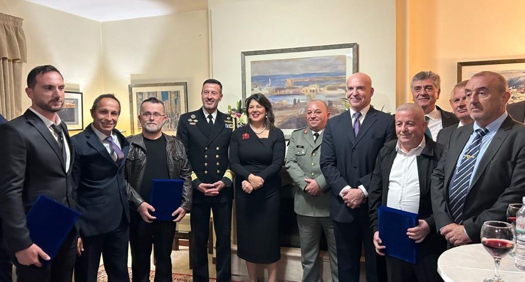 Η-Πρέσβυς-της-Ελλάδας-στην-Αλβανία-στη-βράβευση-της-Ομάδας-Πεδίου-Εργασιών-της-Μικτής-Επιτροπής-Ελλάδας–Αλβανίας