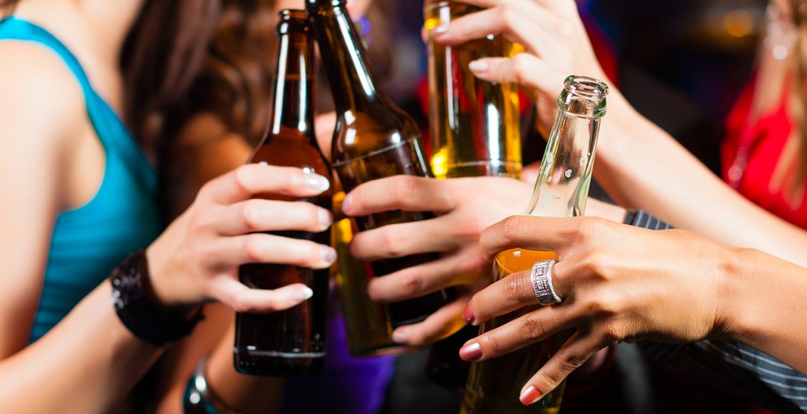 Στο-νοσοκομείο-16χρονος-που-μέθυσε-σε-κλαμπ-στο-Μπουρνάζι-–-Συνελήφθη-ο-υπεύθυνος-του-μαγαζιού-και-ο-πατέρας-του