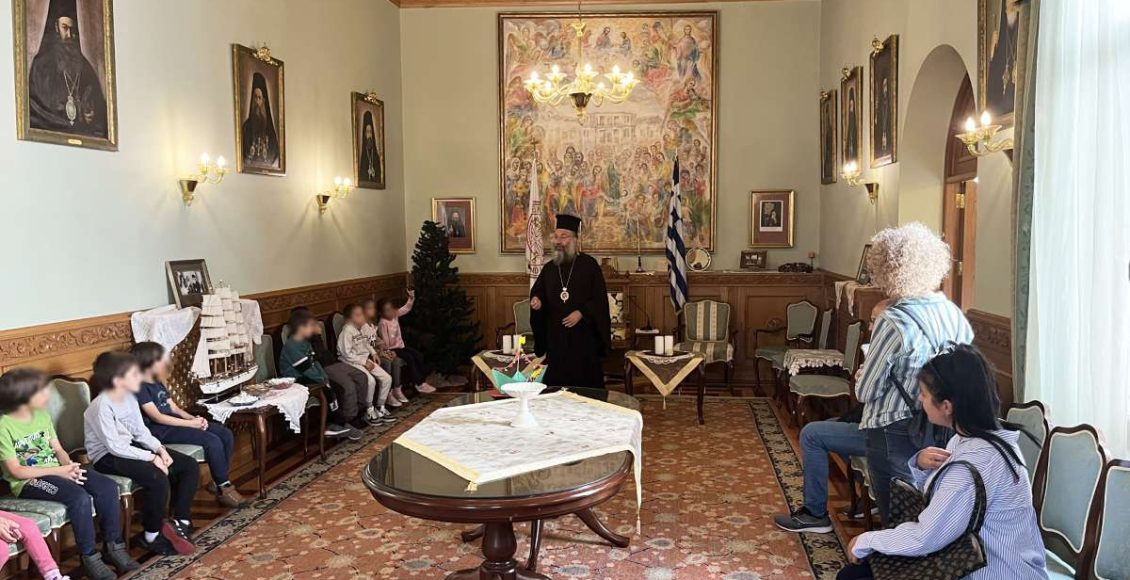 Χριστουγεννιάτικος-στολισμός-στη-Μητρόπολη-Ρεθύμνης