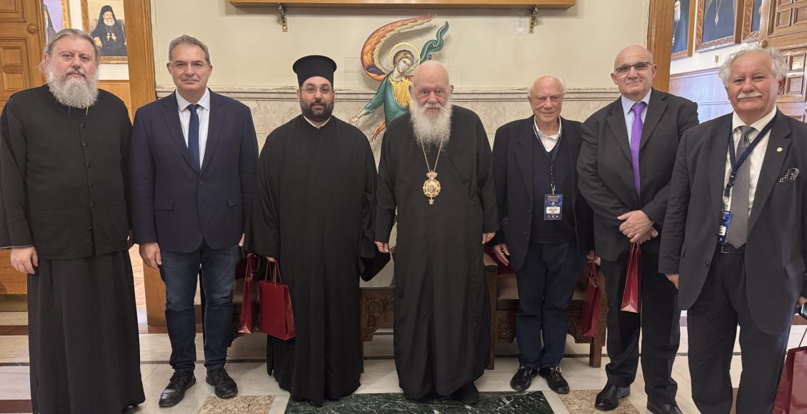 Στον-Αρχιεπίσκοπο-Ιερώνυμο-οι-διοργανωτές-του-6ου-Πανελλήνιου-Συνεδρίου-Ψηφιακής-Πολιτιστικής-Κληρονομιάς