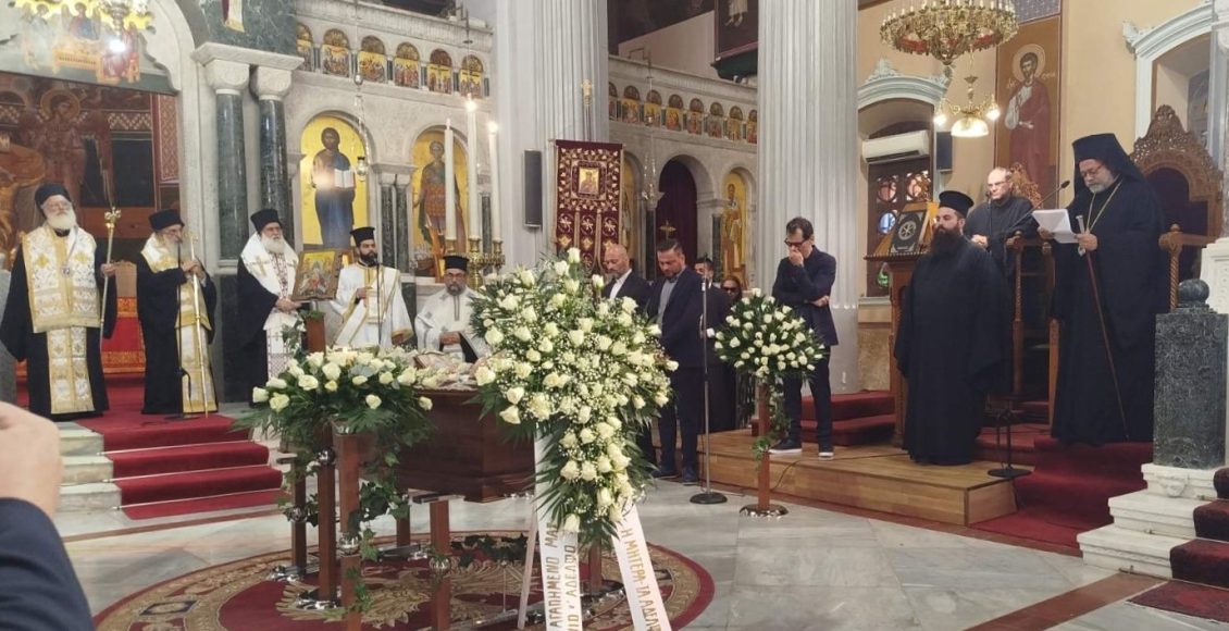 Δάκρυα-συγκίνησης-στην-κηδεία-του-διακεκριμένου-πανεπιστημιακού-Χάρη-Πλατανάκη