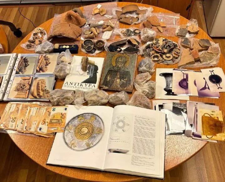 Συνελήφθη-άνδρας-για-κατοχή-αρχαίων-αντικειμένων-και-θρησκευτικών-εικόνων