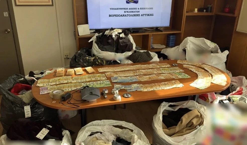 Εξαρθρώθηκε-συμμορία-που-έκλεβε-ρούχα-από-καταστήματα-–-Οχτώ-συλλήψεις