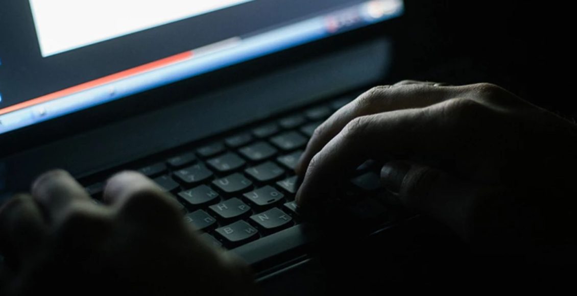 Συλλήψεις-για-μεγάλο-κύκλωμα-πειρατείας-στη-Σαντορίνη-–-«Εγκέφαλος»-ένας-48χρονος,-δικογραφία-για-άλλα-68-άτομα