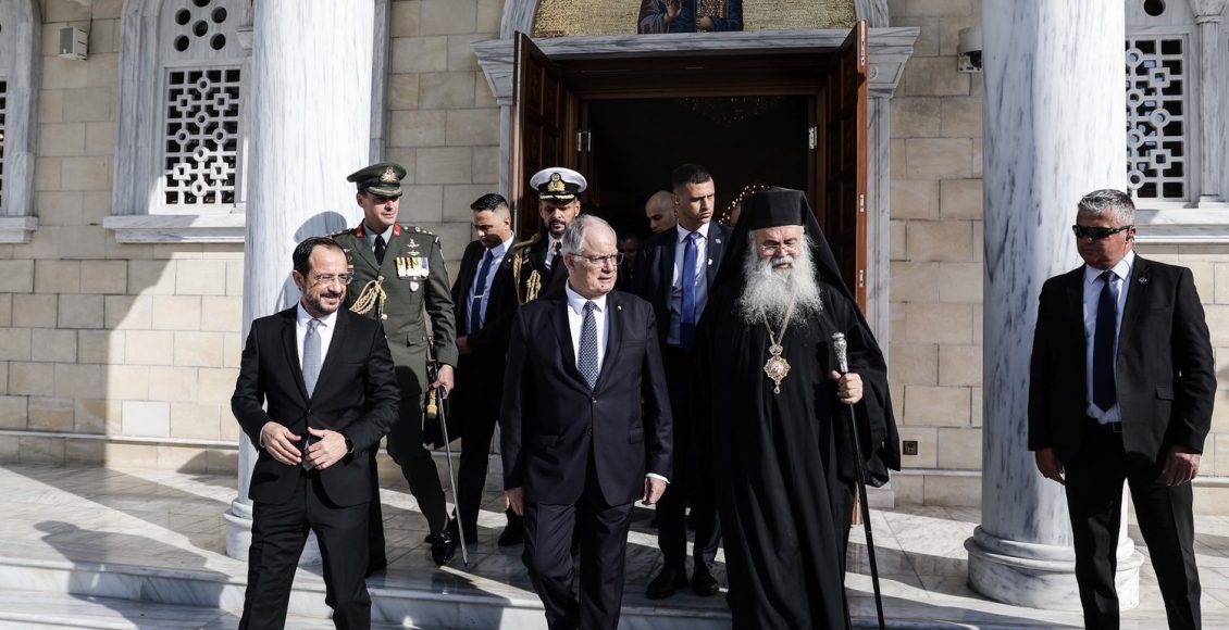 Ημέρα-των-Ενόπλων-Δυνάμεων-στη-Λευκωσία-–-Συνάντηση-Αρχιεπισκόπου-Κύπρου-με-Κωνσταντίνο-Τασούλα