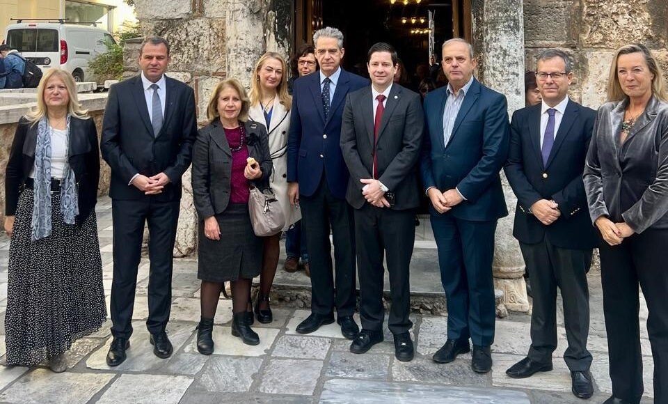 Εορτή-των-Εισοδίων-της-Θεοτόκου-στον-ιστορικό-Πανεπιστημιακό-Ιερό-Ναό-Εισοδίων-της-Θεοτόκου-(Καπνικαρέα)