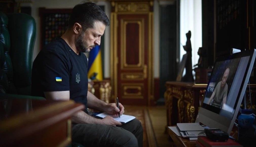 politico:-Το-επώδυνο-δίλημμα-του-Ζελένσκι-–-Να-αποδεχθεί-το-σχέδιο-Τραμπ-για-ειρήνη-στην-Ουκρανία-ή-να-βασιστεί-στους-διστακτικούς-Ευρωπαίους