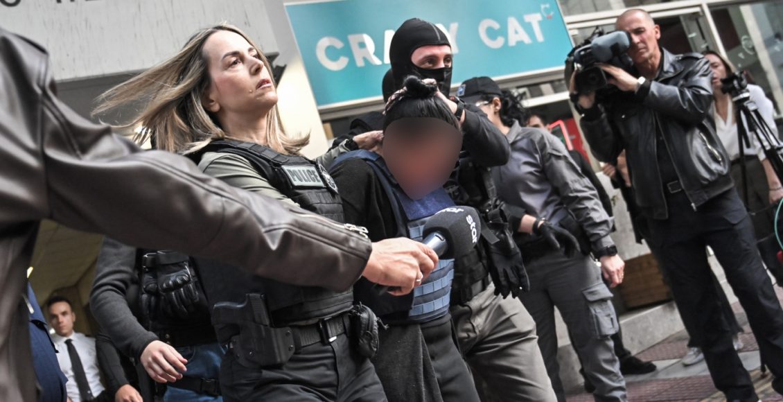 Προθεσμία-για-την-Παρασκευή-έλαβε-η-46χρονη-που-δολοφόνησε-την-πεθερά-της-στη-Σαλαμίνα-–-Κατηγορίες-για-ανθρωποκτονία-από-πρόθεση-και-οπλοχρησία