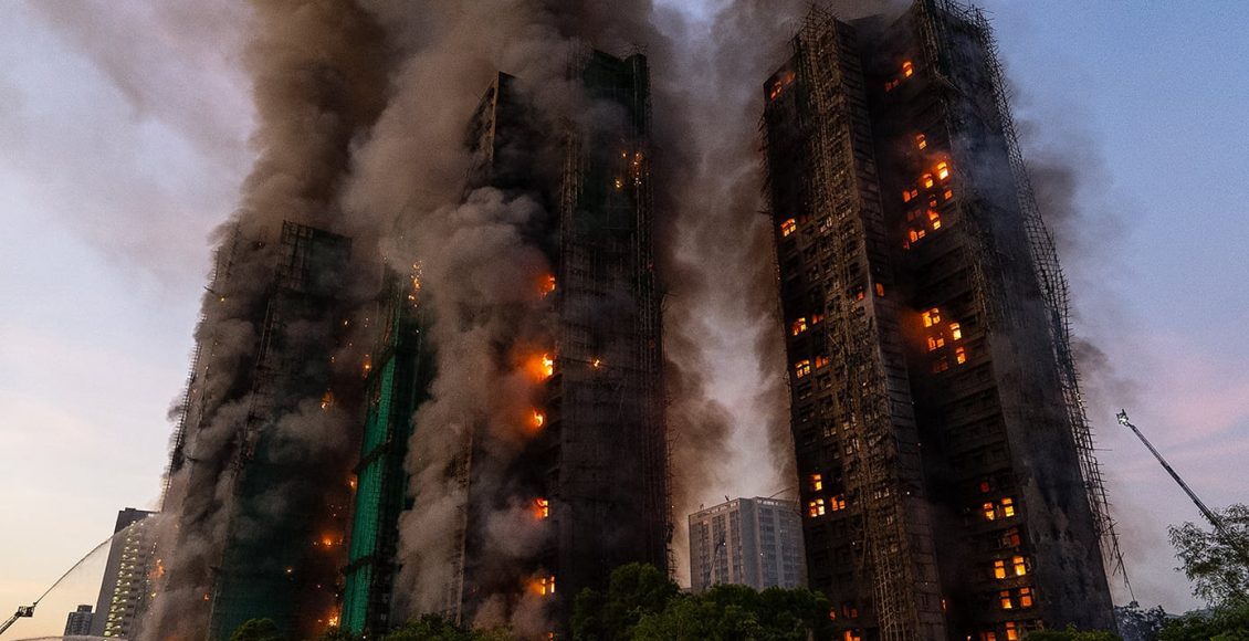 Πύρινη-κόλαση-στο-Χονγκ-Κονγκ:-Καίγονται-ουρανοξύστες-–-Τουλάχιστον-13-νεκροί,-πολλοί-τραυματίες