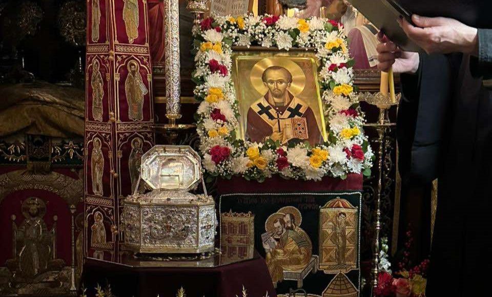 Η-Κάρα-του-Αγίου-Ιωάννου-του-Χρυσοστόμου-στην-ομώνυμη-Ιερά-Καλύβη-της-ΙΜ.-Κουτλουμουσίου-(ΦΩΤΟ)