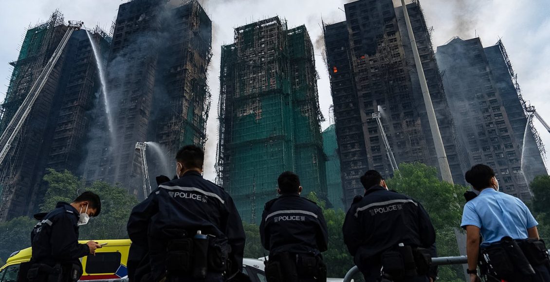 Ασύλληπτη-η-καταστροφή-από-τη-φωτιά-στο-Χονγκ-Κονγκ:-Τουλάχιστον-55-νεκροί,-δεκάδες-αγνοούμενοι-–-Οι-πυροσβέστες-εξακολουθούν-να-δίνουν-μάχη