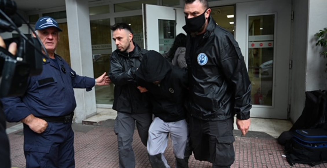 Ασέλγεια-σε-παιδιά-2-και-4-ετών:-Με-σκυμμένο-κεφάλι-πήρε-τον-δρόμο-για-τη-φυλακή-ο-40χρονος-σύντροφος-του-20χρονου-θείου