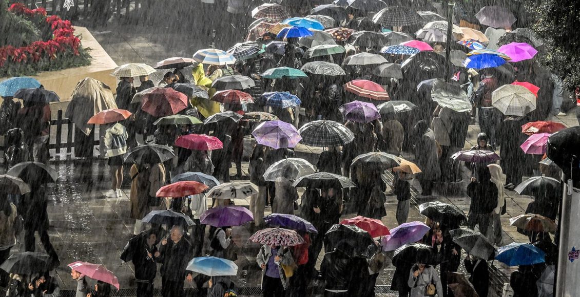 Άνοιξαν-οι-ουρανοί-στην-Αττική,-δρόμοι-μετατράπηκαν-σε-ποτάμια