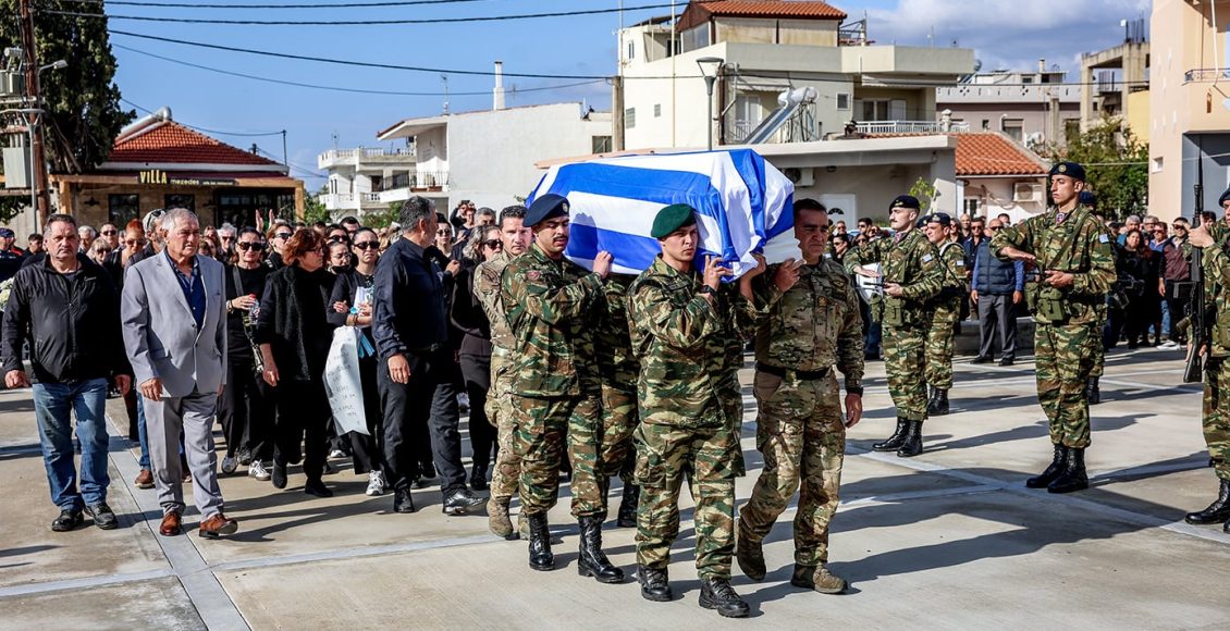 Σε-κλίμα-οδύνης,-ο-αποχαιρετισμός-του-19χρονου-ΕΠΟΠ-στρατιώτη-που-τραυματίστηκε-θανάσιμα-στην-εκπαιδευτική-άσκηση-στη-Ρόδο