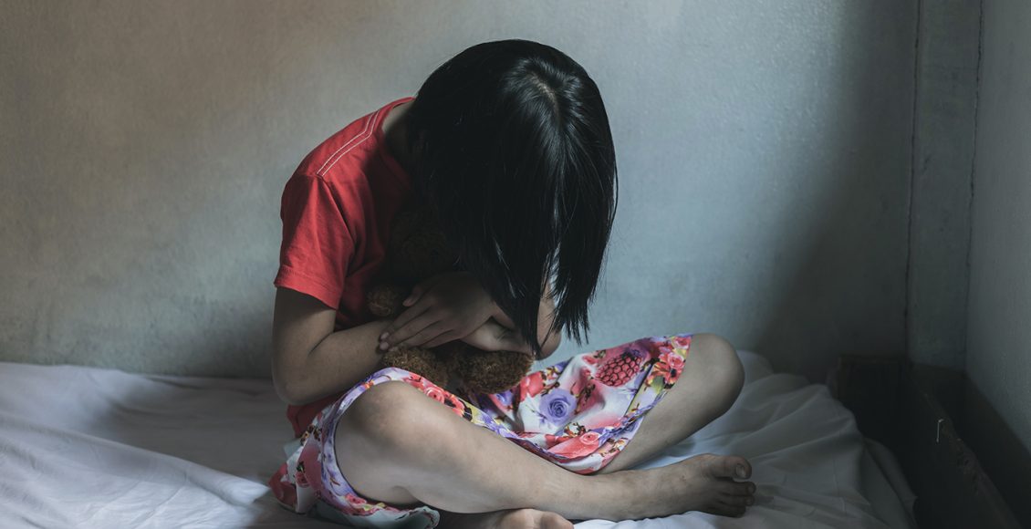 Η-μητέρα-άρπαξε-τη-14χρονη-έγκυο-από-τα-μαλλιά-και-τη-γρονθοκόπησε-στην-κοιλιά:-Σοκάρουν-οι-λεπτομέρειες-της-φρικτής-υπόθεσης-στο-Μενίδι