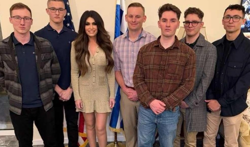 Κίμπερλι-Γκίλφοϊλ:-Δείπνο-για-τους-Αμερικανούς-πεζοναύτες-για-την-Ημέρα-των-Ευχαριστιών