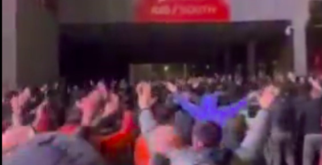 Τρέλα-για-Ομπράντοβιτς:-Στην-προπόνηση-οι-οπαδοί-της-Παρτίζαν,-αποδοκιμασίες-για-τη-διοίκηση