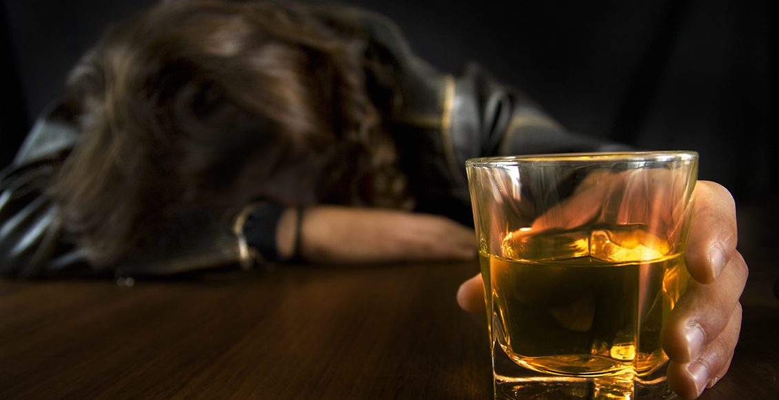 Συνελήφθη-καθηγήτρια-και-εστιάτορας-που-επέτρεψαν-ποτό-σε-μαθητή-–-Στο-νοσοκομείο-17χρονος