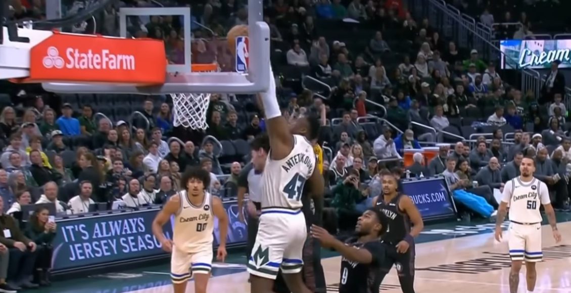 Εκρηκτικό-φινάλε-από-τον-Θανάση-Αντετοκούνμπο-στη-νίκη-των-Μπακς-επί-των-Νετς-–-Απογειώθηκε-και-κάρφωσε-μπροστά-στον-Σαράφ