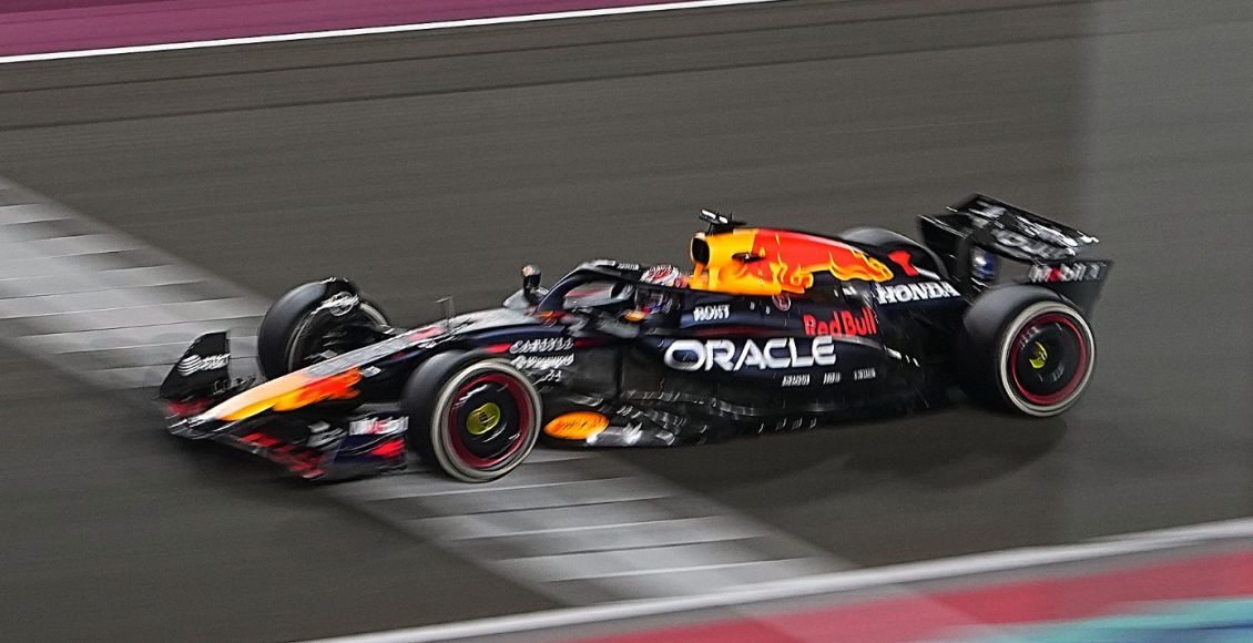 formula-1:-Ο-Φερστάπεν-πήρε-τη-νίκη-στο-Κατάρ-και-έμεινε-ζωντανός-για-πρωτάθλημα
