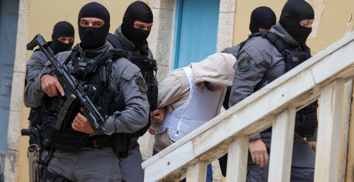 Ματωμένο-γλέντι-στα-Χανιά:-Με-αλεξίσφαιρο,-υπό-τον-φόβο-βεντέτας,-η-μεταγωγή-του-23χρονου-στον-ανακριτή