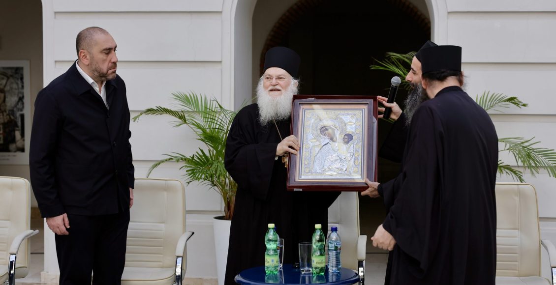 Ο-Γέροντας-Εφραίμ-Βατοπαιδινός-στο-Δημοτικό-Συμβούλιο-Τιφλίδος-(ΦΩΤΟ)