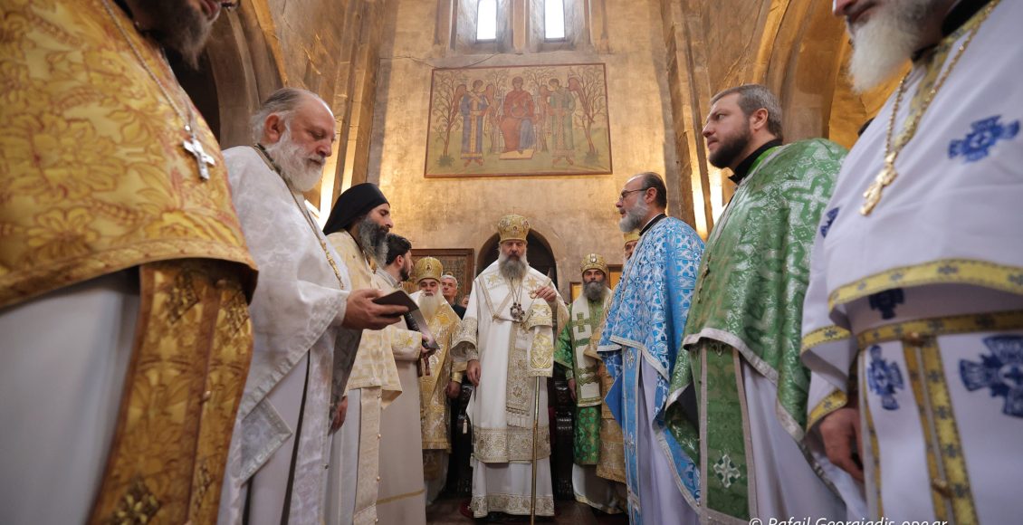Πλήθος-κόσμου-στη-Γεωργία-λαμβάνει-τις-ευλογίες-από-το-Άγιο-Όρος-(ΦΩΤΟ)