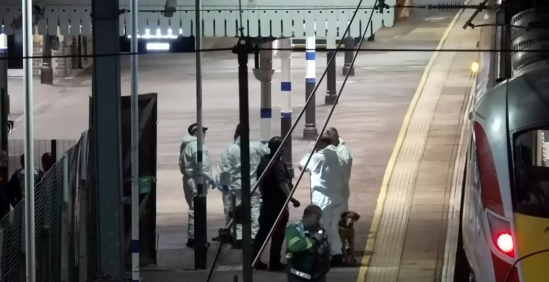 Ο-ύποπτος-για-την-επίθεση-με-μαχαίρι-μέσα-σε-τρένο-στην-Αγγλία-δεν-ήταν-γνωστός-στην-αντιτρομοκρατική-αστυνομία