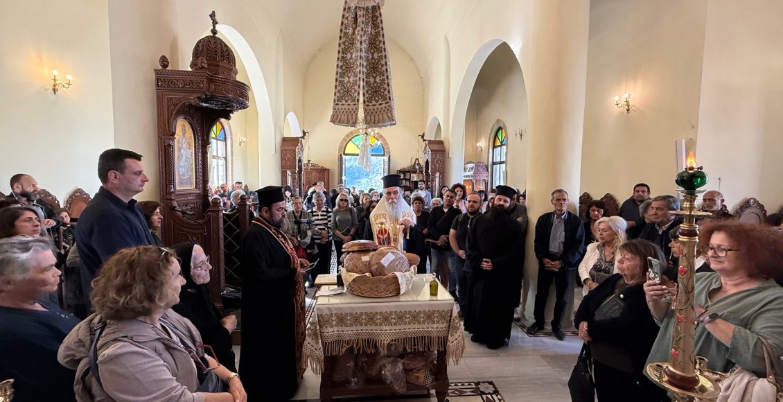 Πλήθος-προσκυνητών-στο-ιερό-προσκύνημα-του-Οσίου-Νικηφόρου-στη-γενέτειρά-του