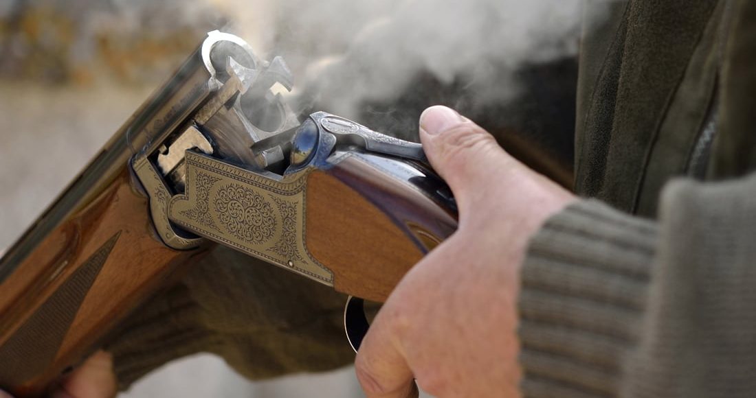 Συνελήφθη-55χρονος-που-πυροβόλησε-στον-αέρα-επειδή-τον-ενοχλούσε-παρέα-ανηλίκων-–-Τραυματίστηκε-ένας-15χρονος