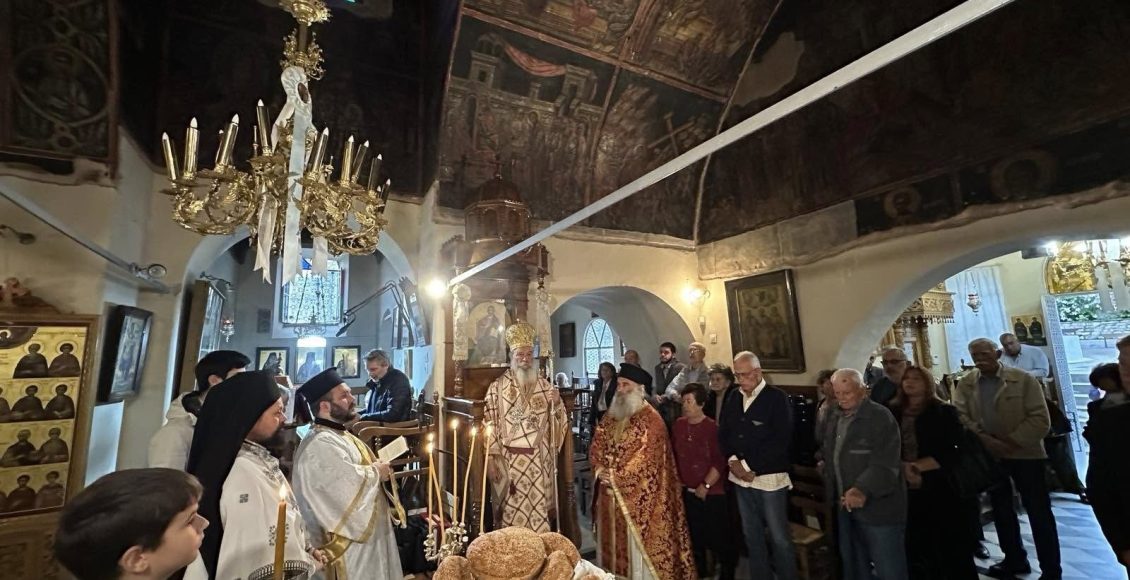 Ο-Μητροπολίτης-Ύδρας-στην-πανηγυρίζουσα-Ιερά-Μονή-Αγίων-Αναργύρων-Ερμιόνης