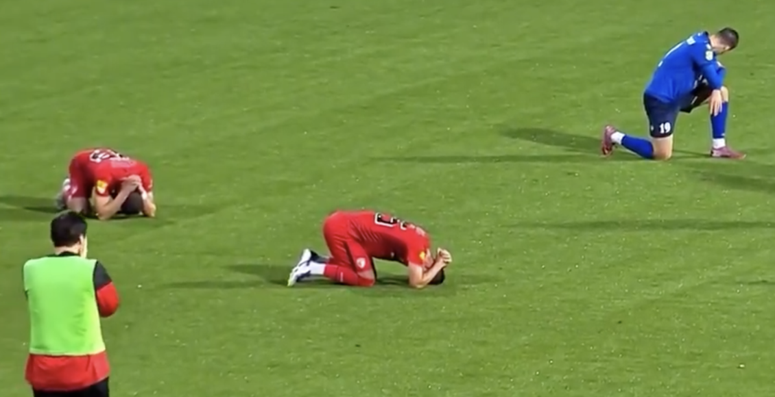 Συγκλονιστικό-βίντεο:-Οι-παίκτες-της-Ραντνίτσκι-1923-ενημερώνονται-για-τον-θάνατο-του-προπονητή-τους-και-πέφτουν-στο-έδαφος