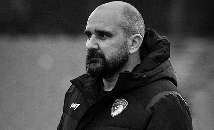 Θρήνος-στο-ευρωπαϊκό-ποδόσφαιρο:-Κατέρρευσε-στο-γήπεδο-και-πέθανε-ο-ο-44χρονος-προπονητής-της-Ραντνίτσκι-1923