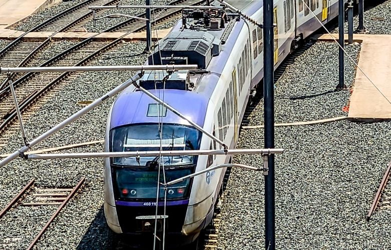 Τρένο-ακινητοποιήθηκε-δύο-φορές-λόγω-βλάβης-–-Καθυστέρηση-143-λεπτών-στο-δρομολόγιο-«Θεσσαλονίκη-Αθήνα»