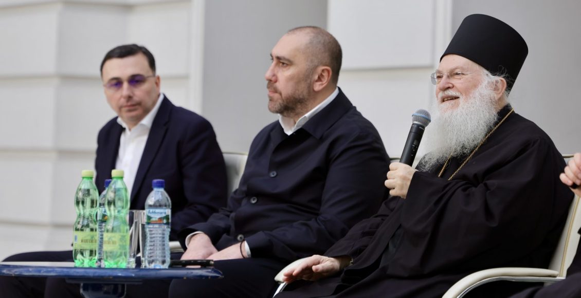 Ομιλία-Γέροντος-Εφραίμ-Βατοπαιδινού-στο-Δημοτικό-Συμβούλιο-Τιφλίδος