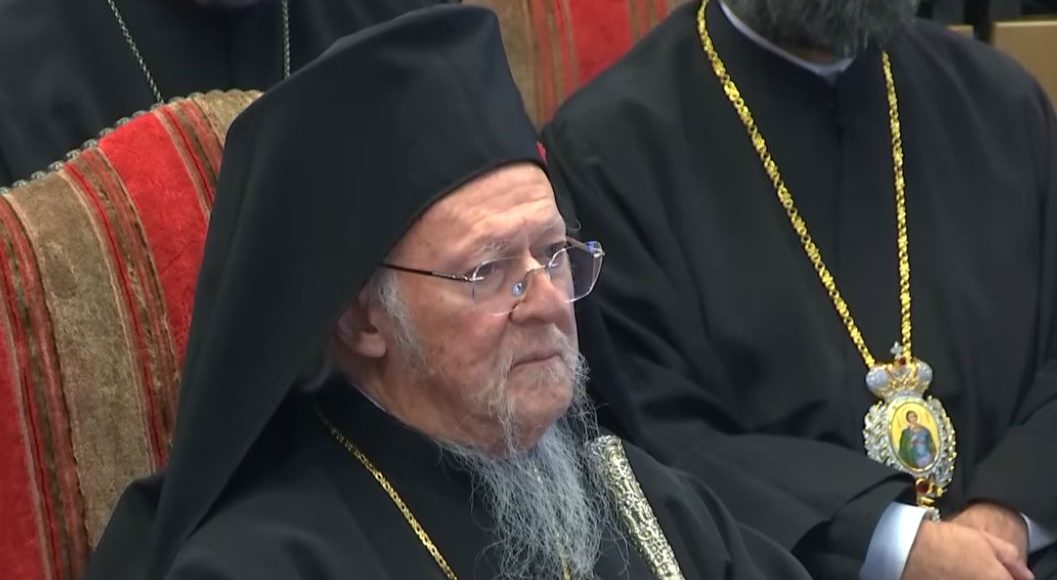 Οικουμενικός-Πατριάρχης:-Ο-άδικος-και-σκληρός-πόλεμος-στην-Ουκρανία,-δυστυχώς,-βυθίζει-τη-Ρωσία-σε-μια-άβυσσο-ασέβειας