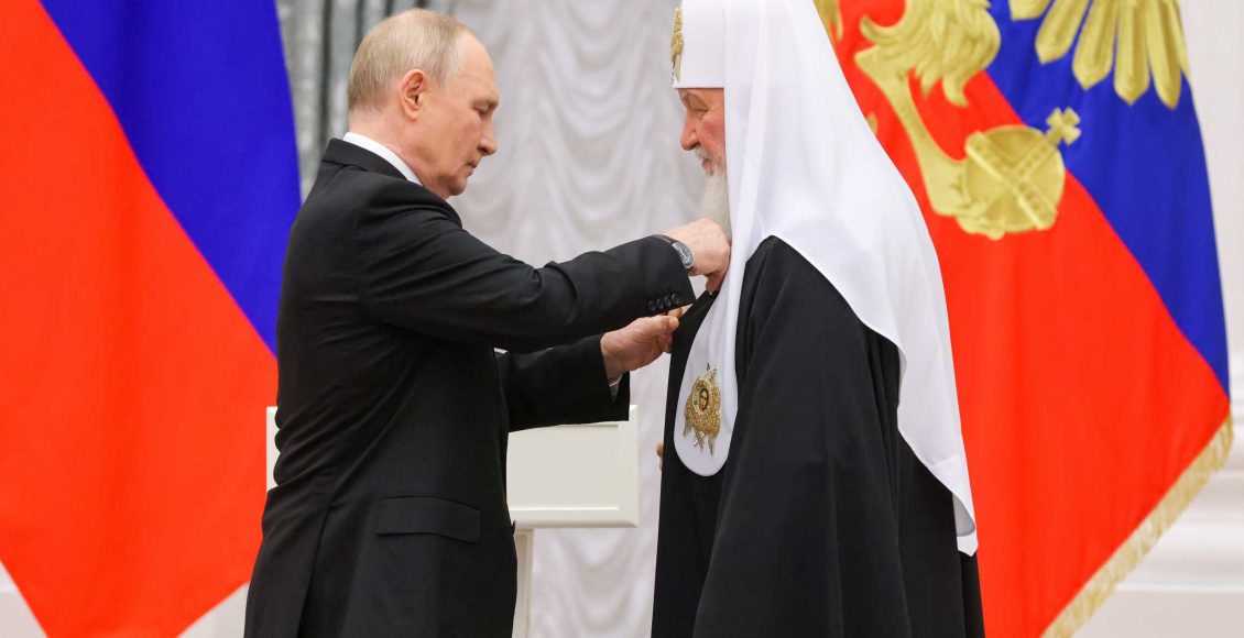 Ο-Πούτιν-βράβευσε-στο-Κρεμλίνο-τον-Πατριάρχη-Κύριλλο-για-τη-συμβολή-του-στην-ενότητα-του-ρωσικού-έθνους