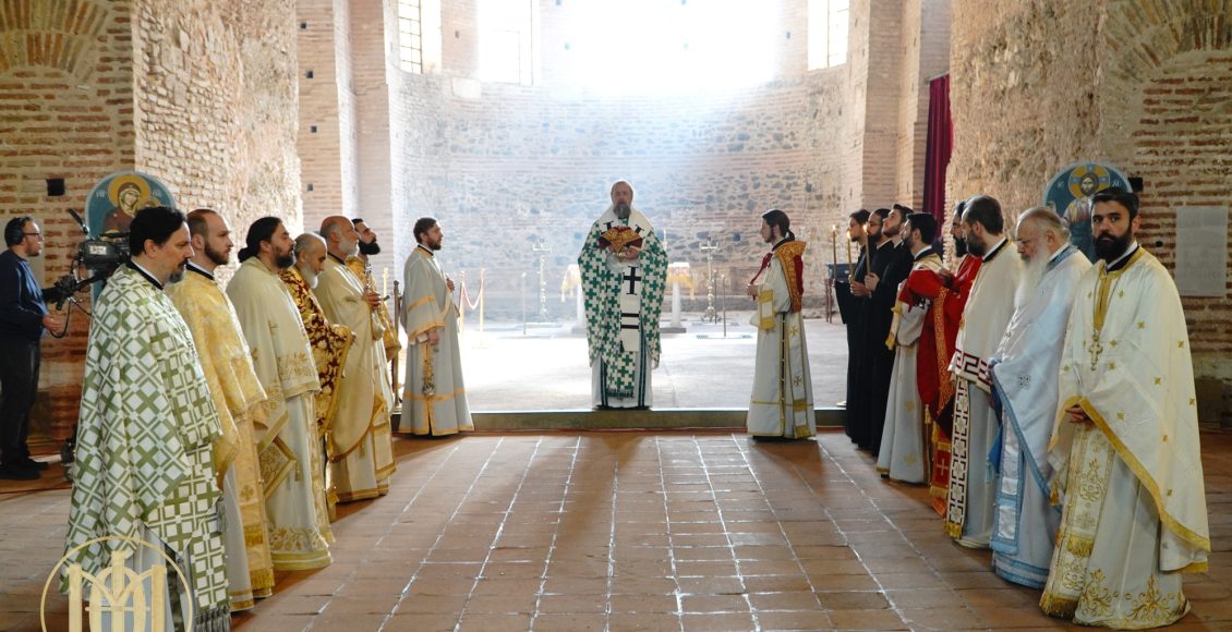 Ο-Θεσσαλονίκης-Φιλόθεος-ιερούργησε-στον-Ιερό-Ναό-του-Αγίου-Γεωργίου-–-Ροτόντα