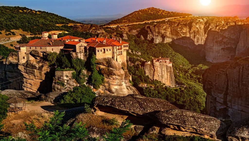 Ο-θρησκευτικός-τουρισμός-στη-Θεσσαλία-–-Χαρακτηριστικά-επισκεπτών-στα-Μετέωρα