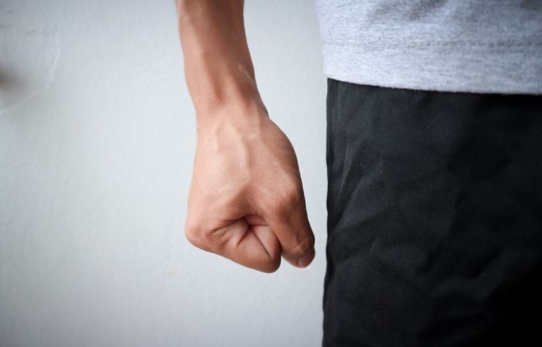 Στο-αυτόφωρο-γνωστός-τενόρος-για-ξυλοδαρμό-του-15χρονου-γιου-του