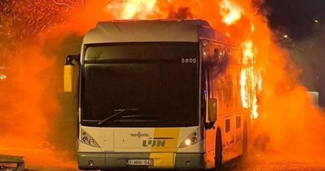 Φωτιά-σε-λεωφορείο-οπαδών-πριν-το-Μπριζ-–-Μπαρτσελόνα-–-Συνελήφθη-ύποπτος