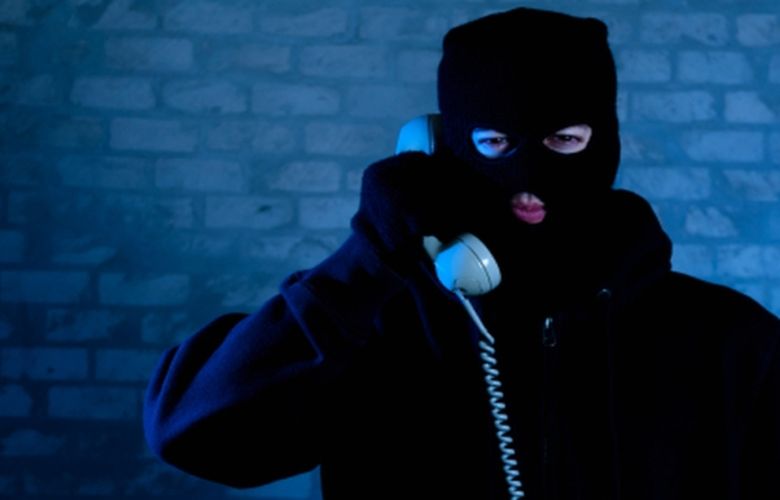 mία-47χρονη-προσποιήθηκε-την-αστυνομικό-και-έπεισε-ανυποψίαστη-γυναίκα-να-της-παραδώσει-100.000-ευρώ