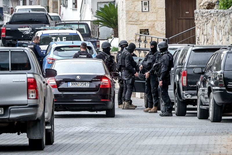 Μακελειό-στα-Βορίζια:-Συνελήφθη-ο-48χρονος-που-εμφανίζεται-στο-βίντεο-να-πυροβολεί-με-τον-γαμπρό-του-Φανούρη-Καργάκη