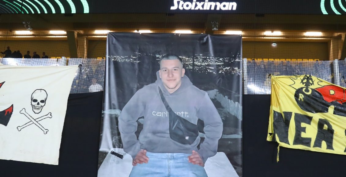 ΑΕΚ-–-Σάμροκ-Ρόβερς:-Πανό-της-original-21-για-τον-Μάριο-Ρουμπή-που-δολοφονήθηκε-στη-Χαλκίδα