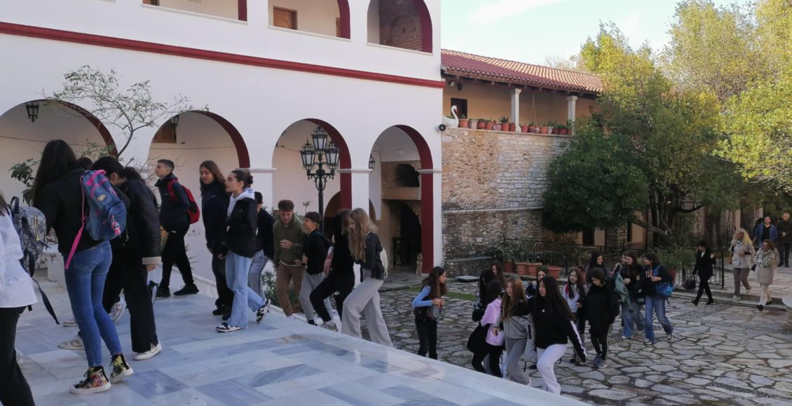 Μαθητές-από-το-Βαρβάκειο-Πρότυπο-Γυμνάσιο-στο-Διορθόδοξο-Κέντρο-της-Εκκλησίας-της-Ελλάδος