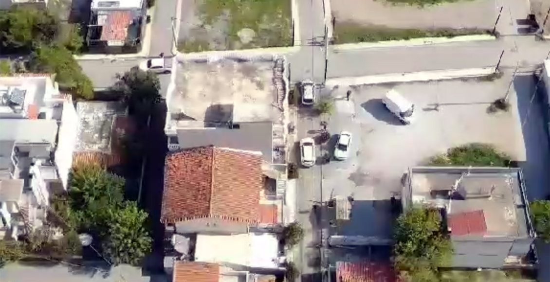 Αστυνομική-επιχείρηση-σε-σπίτια-«καταστήματα»-όπου-διακινούνταν-ναρκωτικά-στα-Άνω-Λιόσια-–-Βίντεο-από-drone