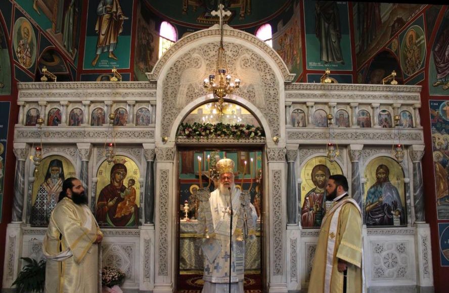 Θεία-Λειτουργία-με-την-εικόνα-της-Παναγίας-της-Γεροντίσσης-στον-Ιερό-Ενοριακό-Ναό-του-Αγίου-Διονυσίου-στις-Αχαρνές