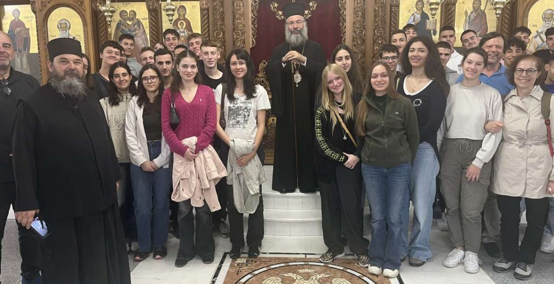 Καθηγητές-και-μαθητές-της-Ριζαρείου-στη-Μητρόπολη-Ρεθύμνης