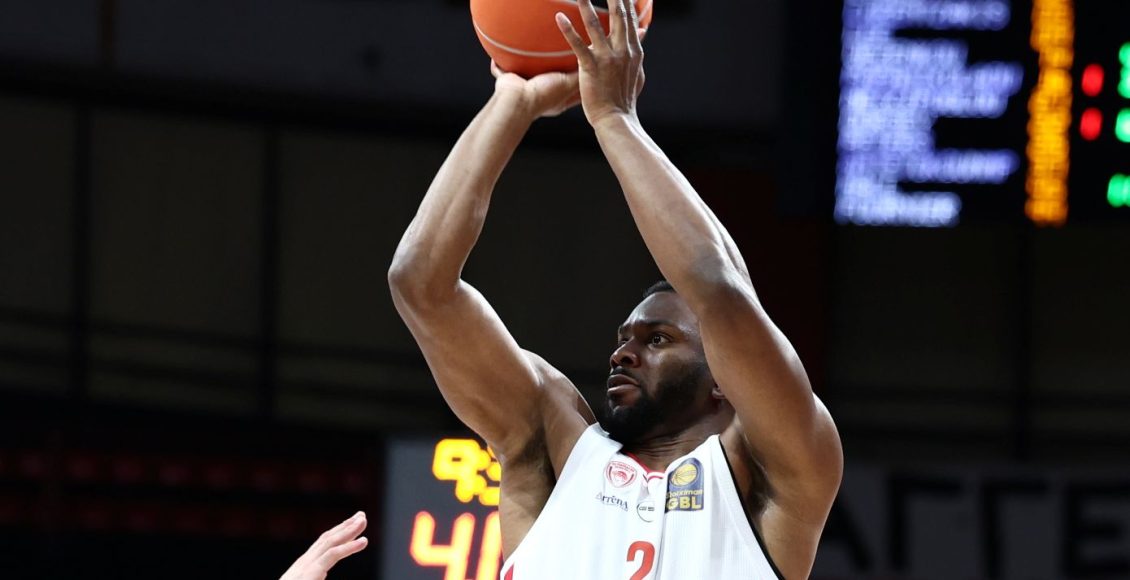 basket-league:-Ο-Έβανς-είναι-εδώ-–-Εμφάνιση-γεμάτη-υποσχέσεις-από-τον-Αμερικανό-στη-νίκη-του-Ολυμπιακού-επί-της-Καρδίτσας