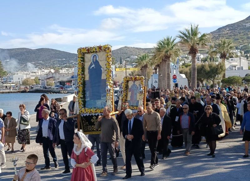 Λιτάνευση-της-Αγίας-Θεοκτίστης-και-του-Αγίου-Νεκταρίου-στην-Παροικιά